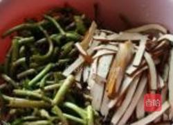 芦蒿炒干子的做法图解3
