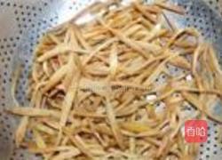 黄花菜炒鸡蛋的做法图解2