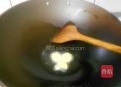 土豆炒鸡肉的做法图解2