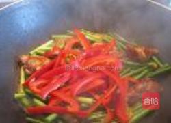 煎鸡腿肉炒蒜苔的做法图解8