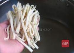 菌汤三鲜米线的做法图解6