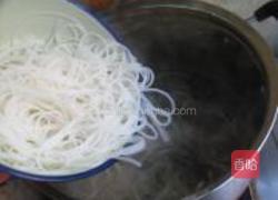 麻辣鸡汤米线的做法图解8