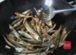 青椒熏香小鱼干的做法图解6