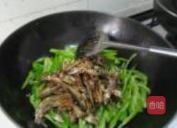 青椒熏香小鱼干的做法图解8