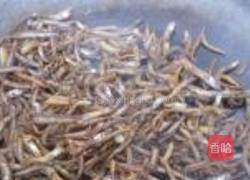 爆炒小鱼干的做法图解7