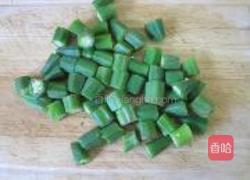 秋葵番茄炒鸡丁的做法图解2