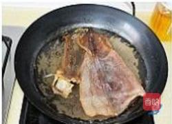 萝卜炒鱿鱼干的做法图解2