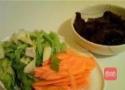 芹菜炒黑木耳的做法图解5