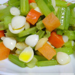 芹菜炒杏仁的做法[图]
