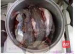 酸香成鱼的做法图解1