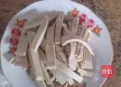 韭菜炒豆腐皮的做法图解2