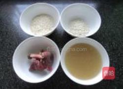 红菇鸭丝粥的做法图解1