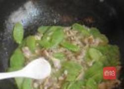 莴笋片炒花蛤肉的做法图解6