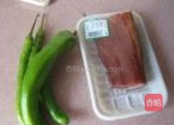 青椒洋葱炒腊肉的做法图解1