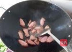 青椒洋葱炒腊肉的做法图解4