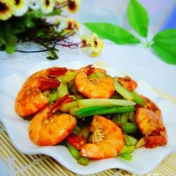 蚝油鲜虾炒芹菜的做法[图]