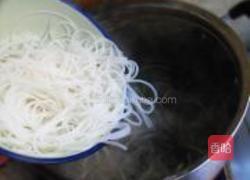 麻辣鸡汤米线的做法图解4