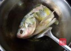 鱼头豆腐枸杞浓汤的做法图解3