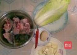 鱼头白菜汤的做法图解1