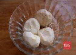 马蹄鸡球木耳汤的做法图解1