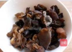 马蹄鸡球木耳汤的做法图解4