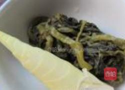 咸菜春笋烧小黄鱼的做法图解1