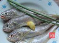 咸菜春笋烧小黄鱼的做法图解2