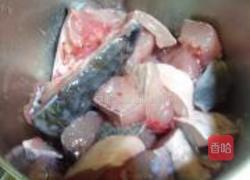 啤酒鱼炖豆腐的做法图解1