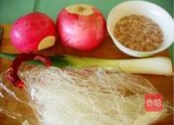 红萝卜炖粉丝的做法图解1