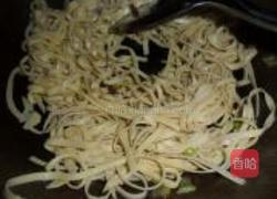 青椒炒豆腐皮的做法图解3