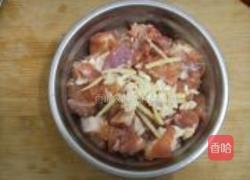黄豆排骨焖苦瓜的做法图解1