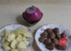 土豆烧肉丸的做法图解1