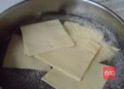 香椿苗豆卷的做法图解3