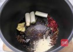 酱焖辣猪蹄的做法图解2