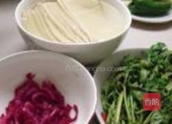 豆腐皮香椿卷的做法图解4