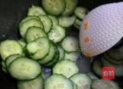 黄瓜炒蛋的做法图解2