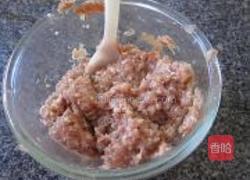 果仁鸡肉蓉炒秋葵的做法图解2
