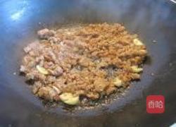 果仁鸡肉蓉炒秋葵的做法图解4