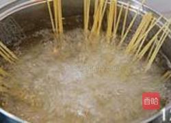 蒜香番茄鳀鱼面的做法图解12