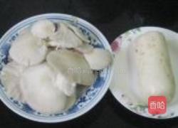 平菇萝卜汤的做法图解1