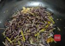蕨菜炒花肉的做法图解6