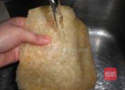 猪肉皮炒芹菜青蒜的做法图解2
