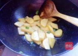 里脊土豆烧茄子的做法图解2