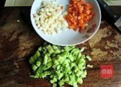 牛肉豆豉苦瓜丁的做法图解2