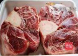红萝卜焖牛小腿肉的做法图解1