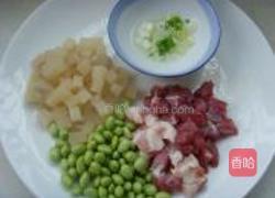 毛豆炒肉丁咸菜的做法图解1