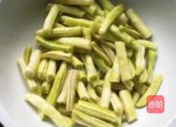 五花肉炖芸豆的做法图解1