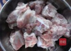 毛豆苦瓜排骨汤的做法图解1
