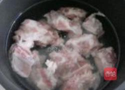 毛豆苦瓜排骨汤的做法图解4