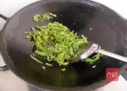 青椒炒鸭肠的做法图解2